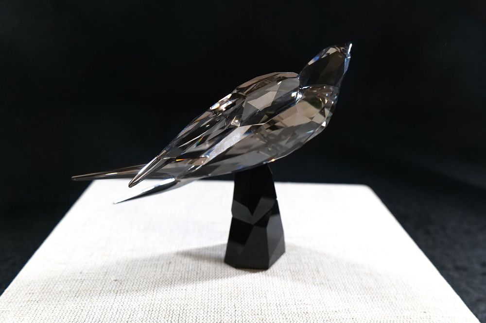 Lot 198: Swarovski Crystal Soulmates Swallow Figurine