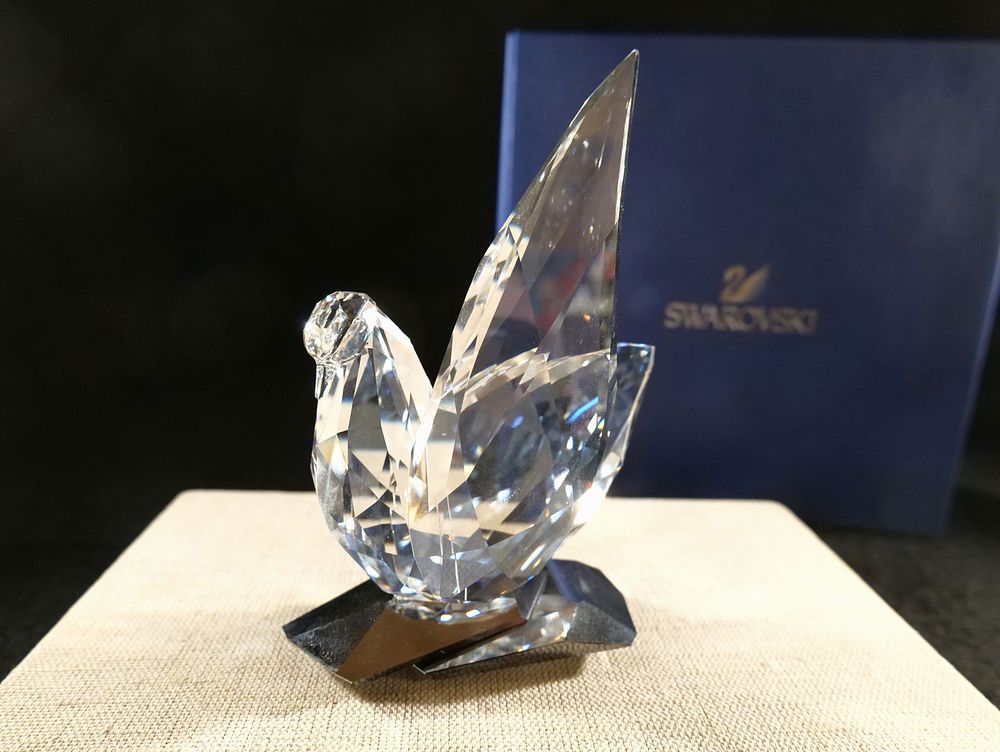 Lot 199: Swarovski Crystal Soulmates Dove Figurine