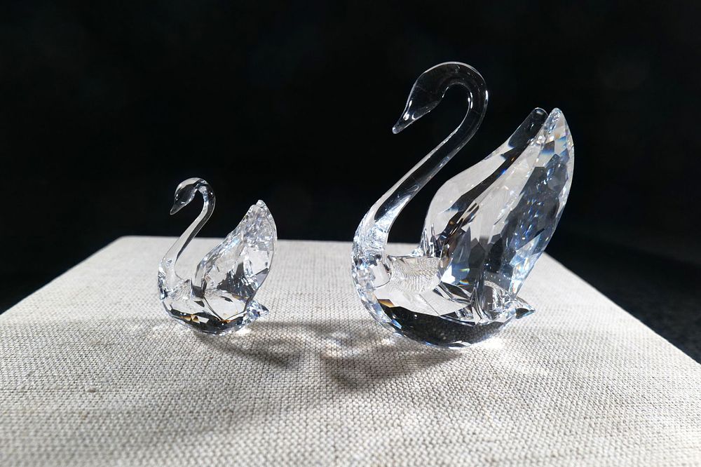 Lot 205: Swarovski Crystal Large Swan Figurine