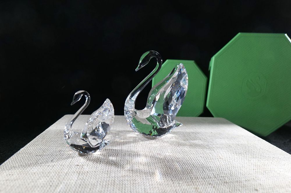 Lot 206: Lot of 2 Swarovski Crystal Swan Figurines