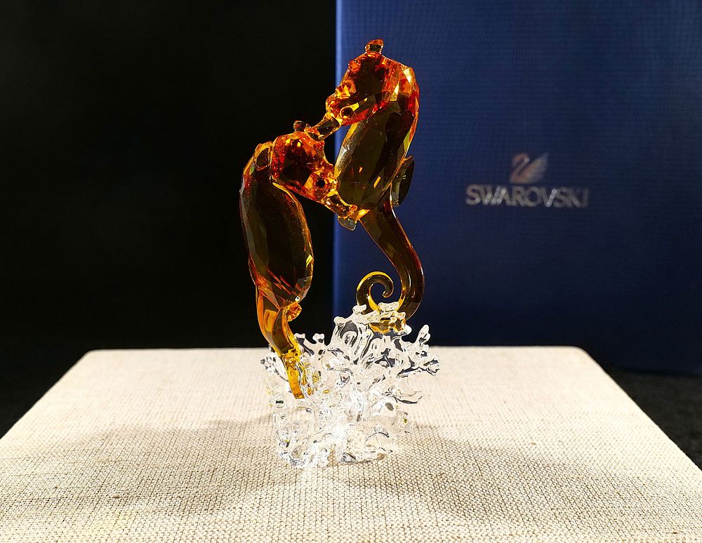 Lot 215: Swarovski Crystal Seahorse Couple Figurine