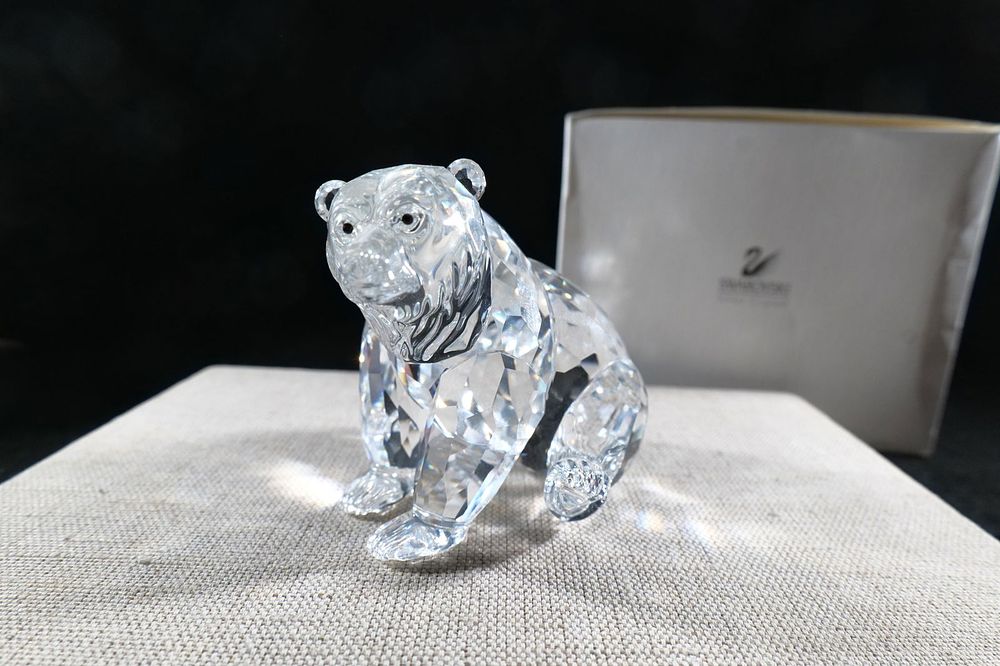 Lot 227: Swarovski Crystal Grizzly Bear Figurine