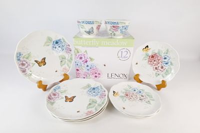 Lenox Butterfly Meadow Hydrangea 12 Piece Set. Includes 4 Dinner Plates, 4 Accent Plates, and 4 