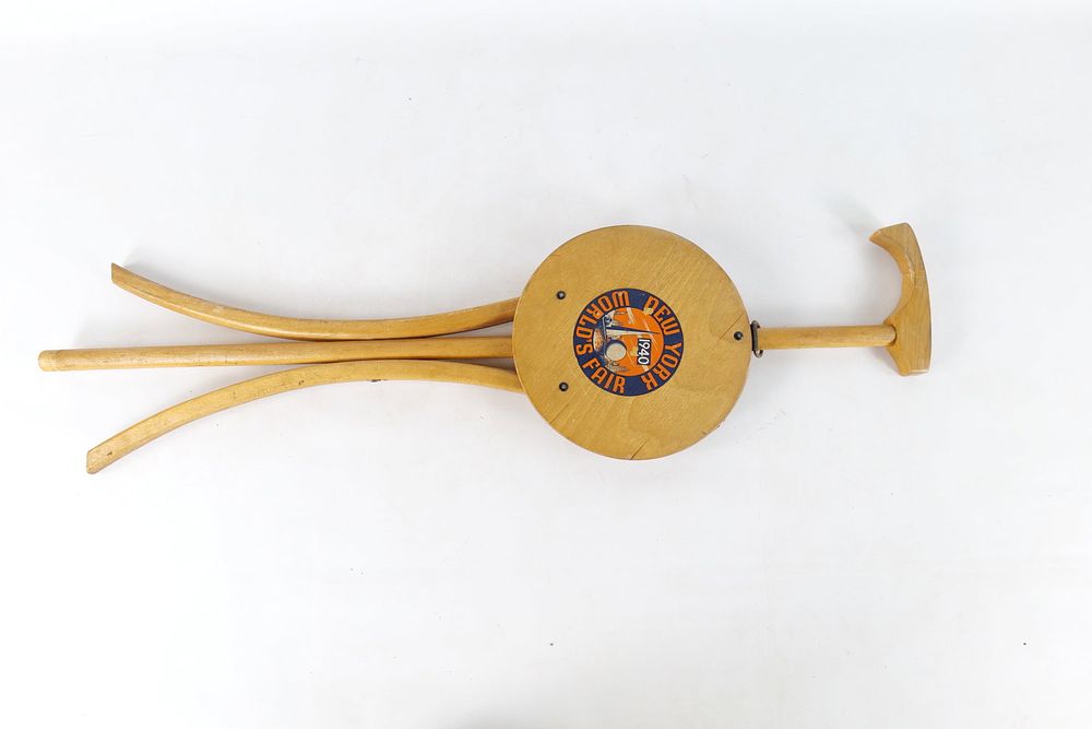 Lot 160: Vintage 1939/40 New York World's Fair "Kan-O-Seat" Folding Cane Stool