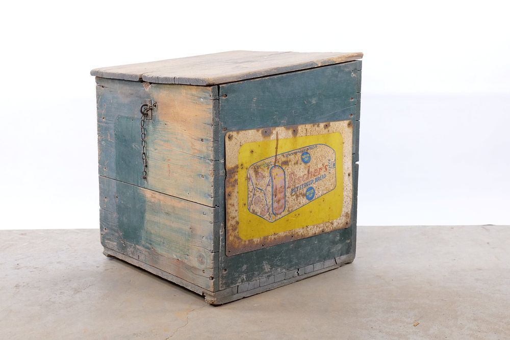 Lot 192: Vintage Fischer Baking Co. Wood Bread Delivery Chest