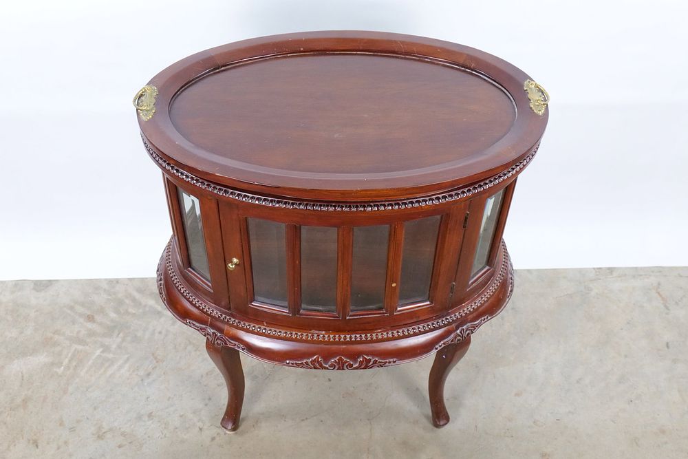 Lot 197: Contemporary Oval Vitrine Display Table with Removable Tray Top