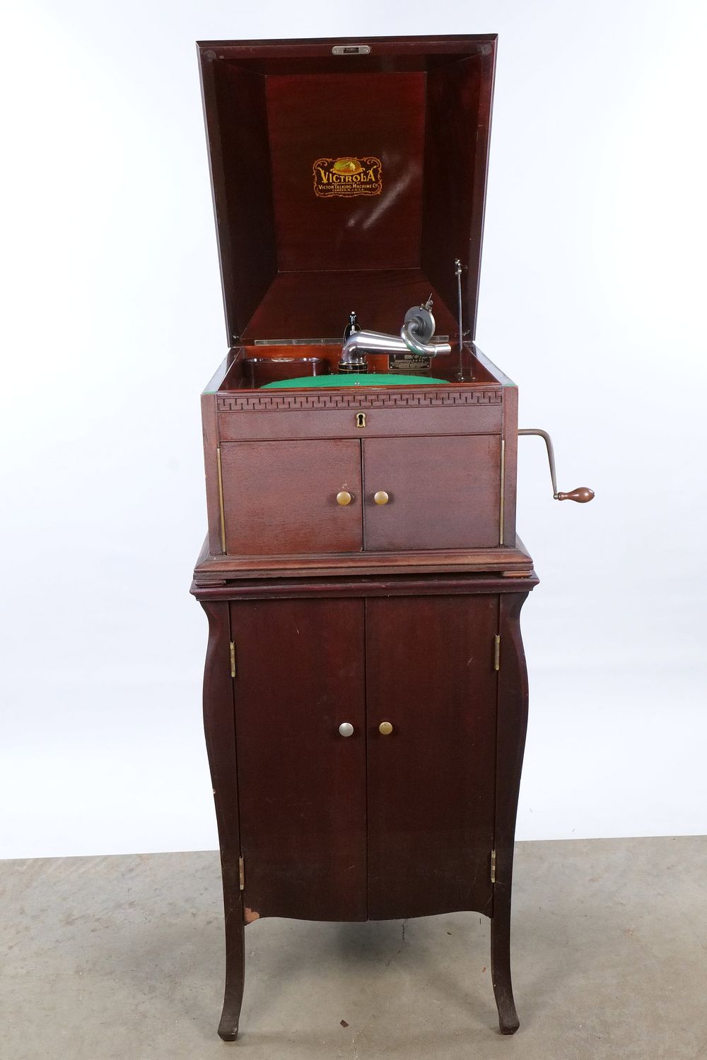 Lot 246: Antique Victor Victrola VV-X with Matching Record Cabinet