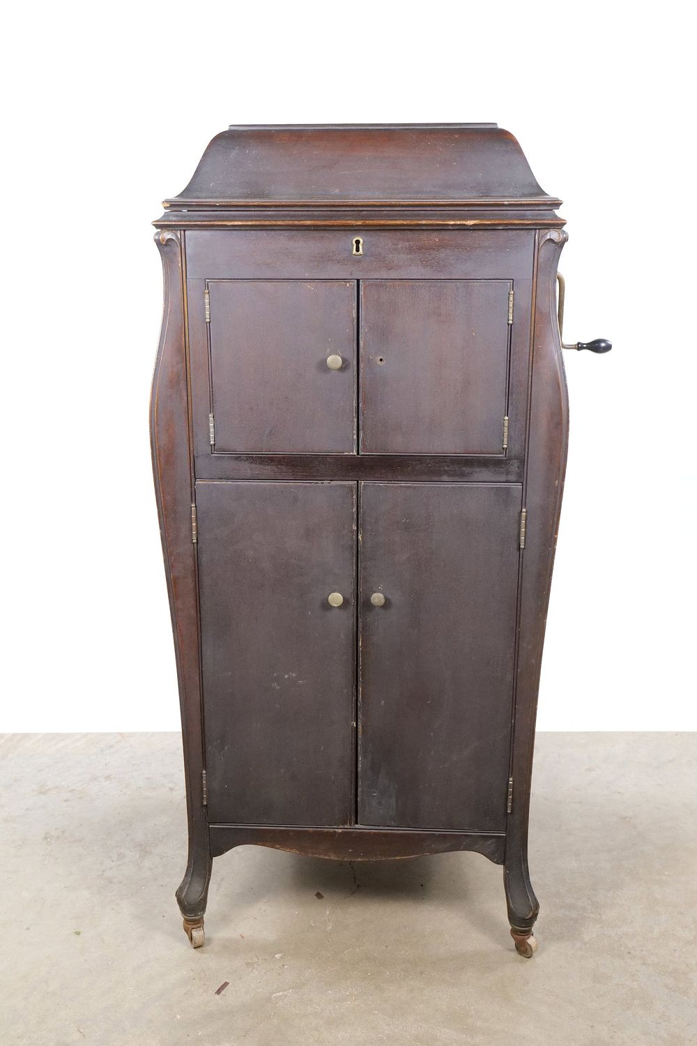 Lot 247: Antique 1918 Victor Victrola VV-XI Floor Model Phonograph