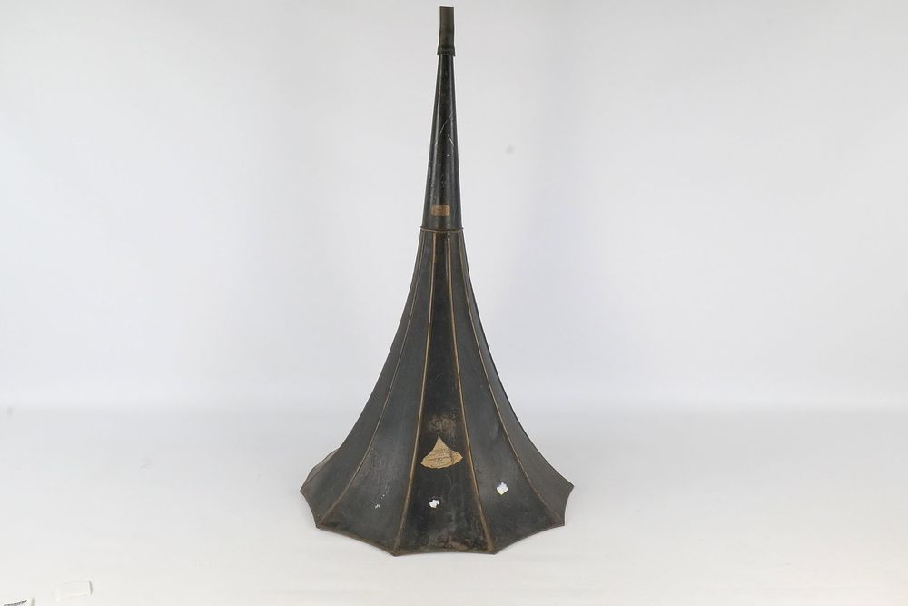 Lot 288: Antique Edison Standard Phonograph Horn