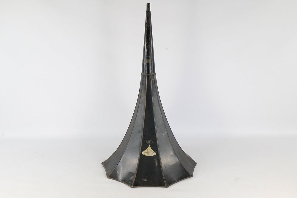 Lot 289: Antique Edison Standard Phonograph Horn