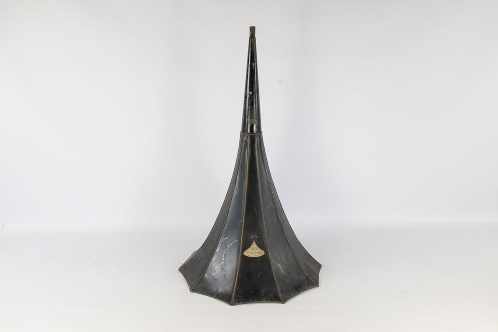 Lot 290: Antique Edison Standard Phonograph Horn