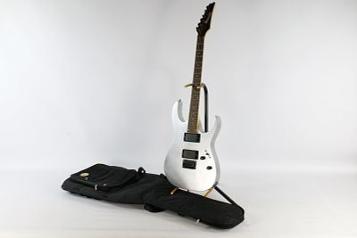 Ibanez GIO Silver Metallic Sparkle Electric Guitar with Gig Bag. Model GIO GRGR121EX. Serial 