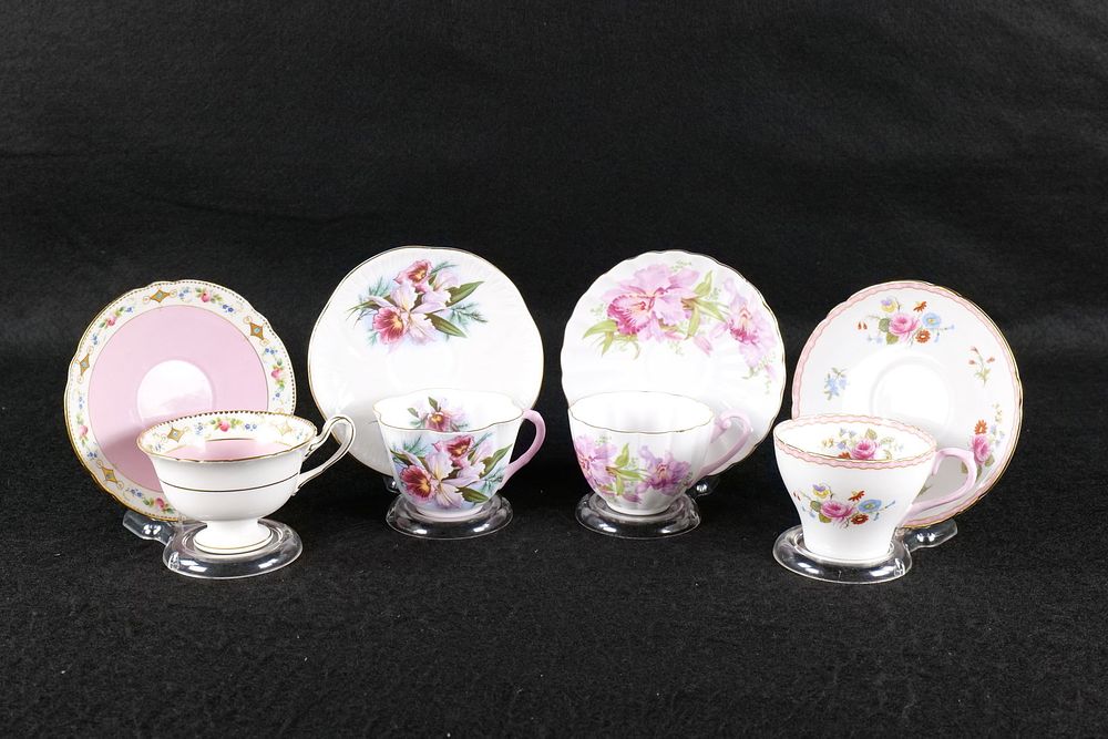 Lot 244: Lot of 4 Shelley Bone China Floral Teacups and Saucers