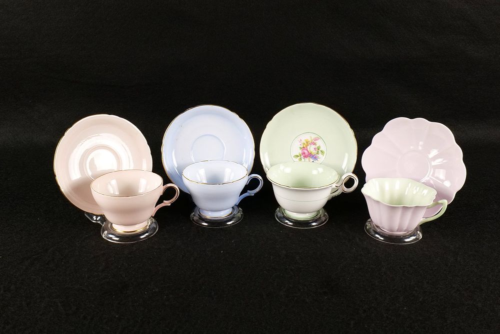 Lot 246: Lot of 4 Shelley Bone China Colored Teacups and Saucers