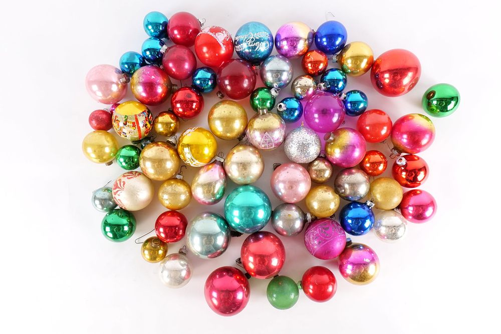 Lot 162: Lot of Vintage Christmas Ornaments