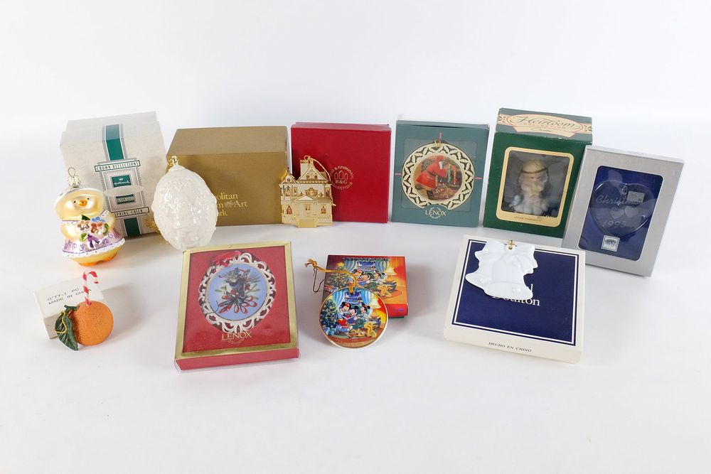 Lot 171: Lot of Christmas Ornaments