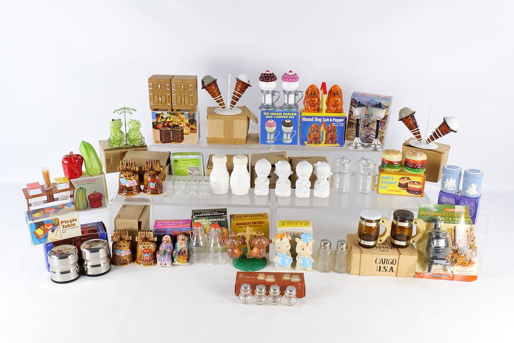 Lot 210: Lot of Salt and Pepper Shakers