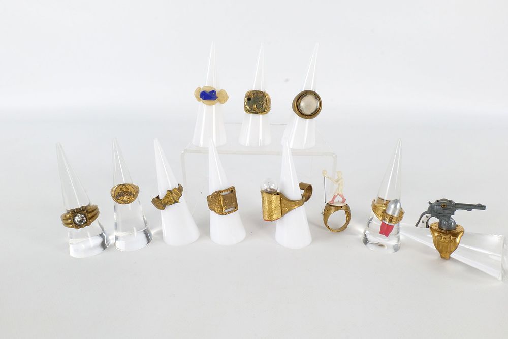Lot 214: Lot of Vintage Novelty/Prize Rings