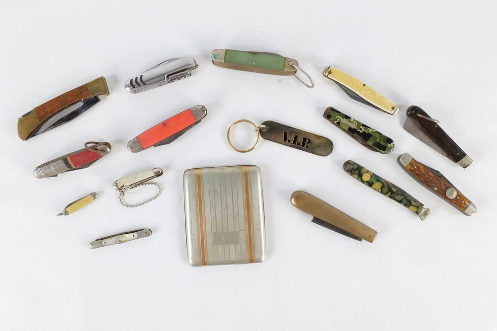 Lot 218: Lot of Pocket Knives