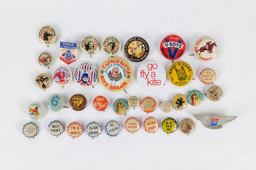 Lot 219: Lot of Vintage Pins