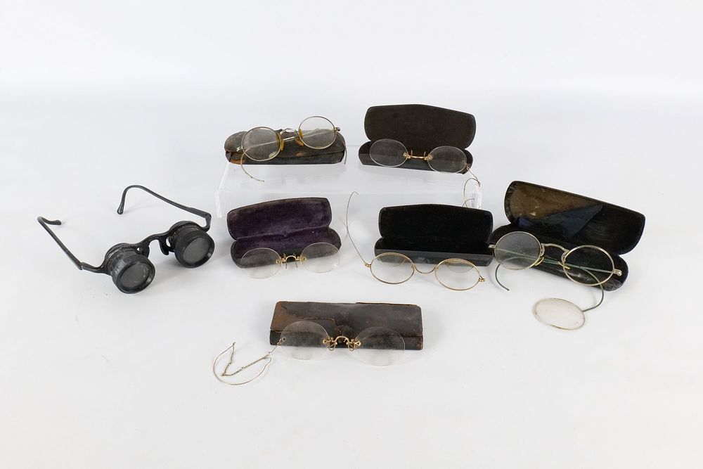 Lot 222: Lot of Vintage Glasses