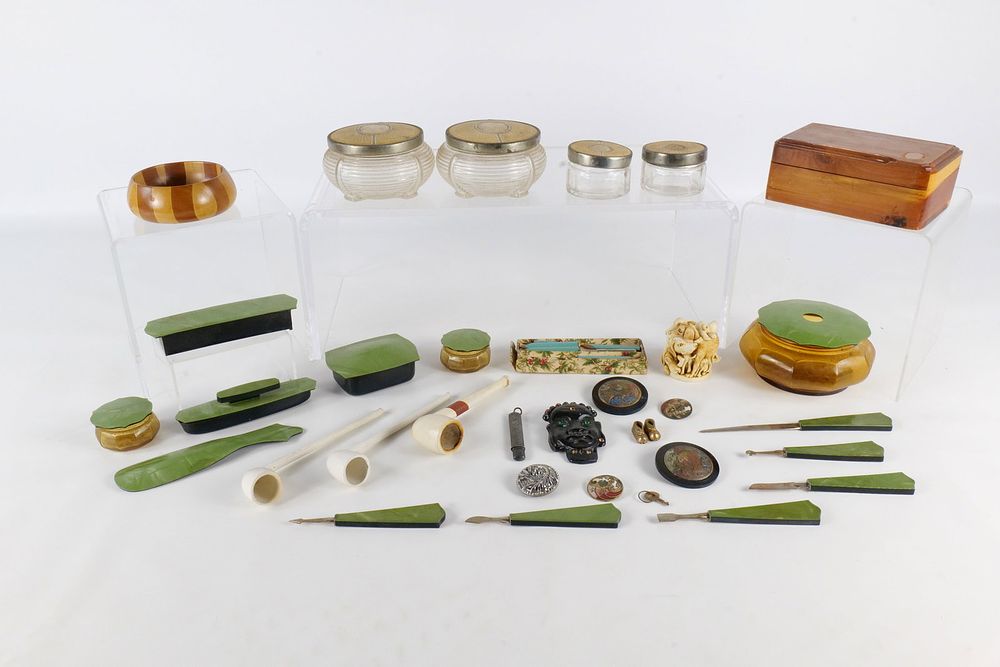 Lot 223: Vanity Lot