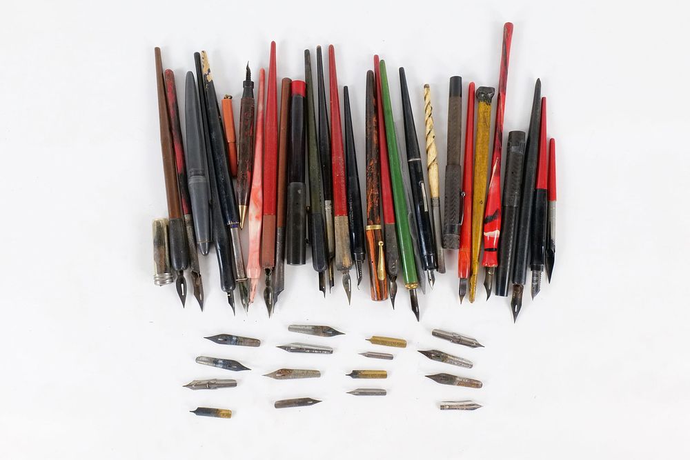Lot 235: Lot of Fountain Pens