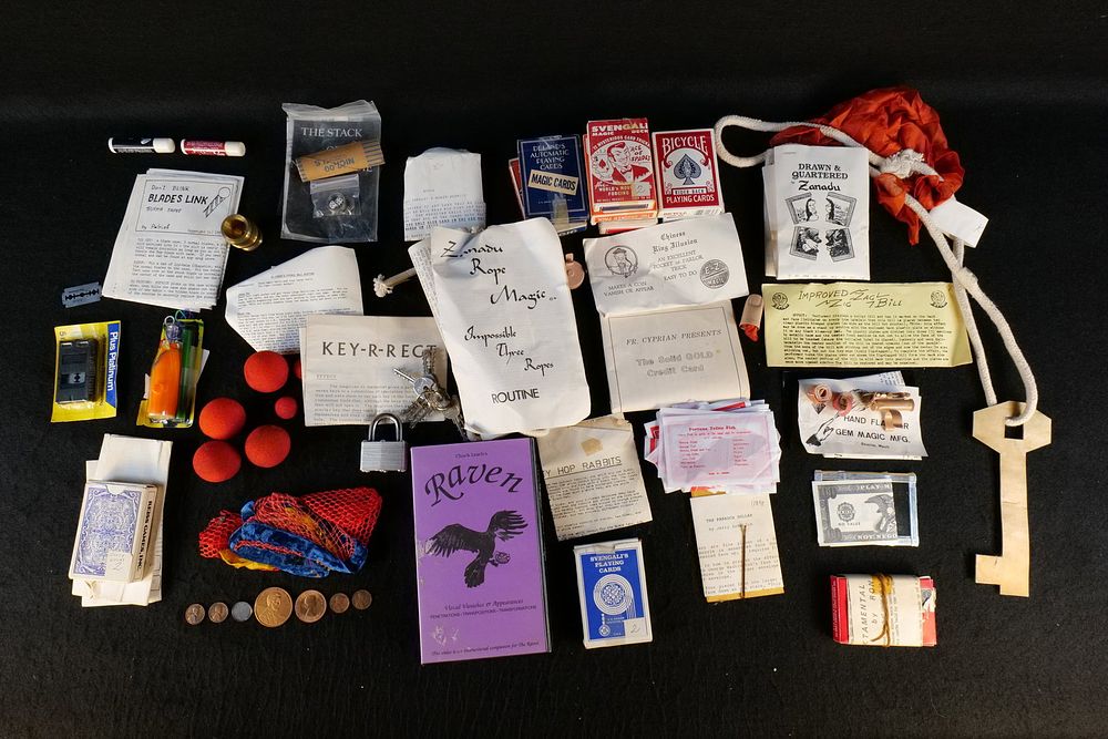 Lot 200: Lot of Magic Tricks/Items
