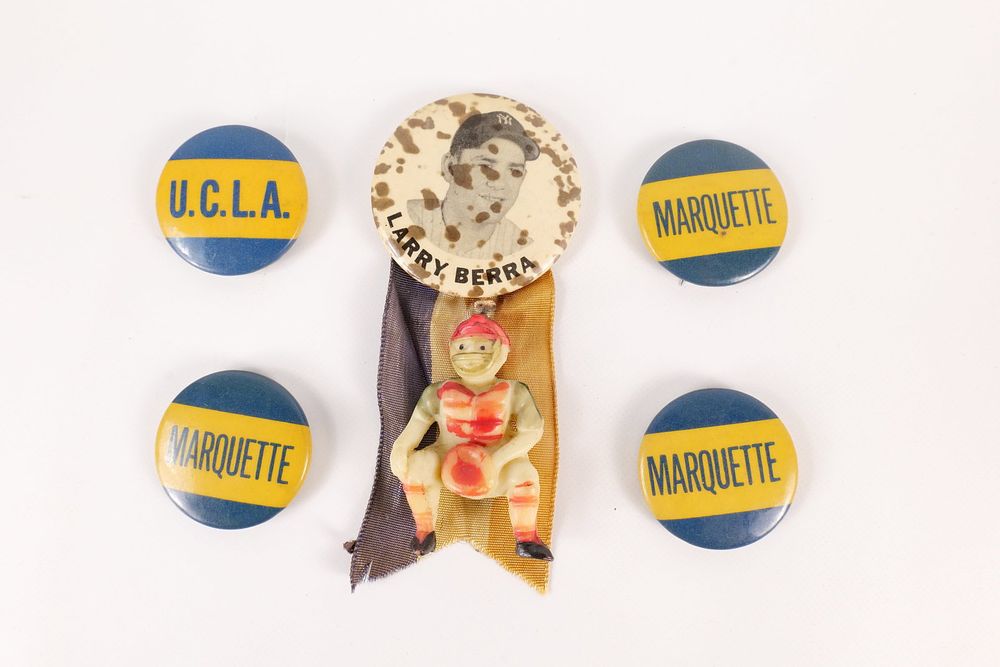Lot 258: Lot of Vintage Pins