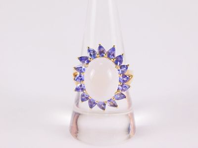 14k Yellow Gold, Cabochon Moonstone Cocktail Ring. Possibly Lavendar Amethyst Accent Stones. 