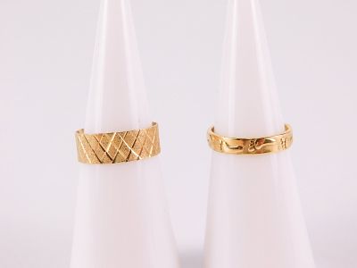 Lot of 2 14k Yellow Gold Toe Rings. Including Footprints - Size 4 and Brushed Finish Diamond 