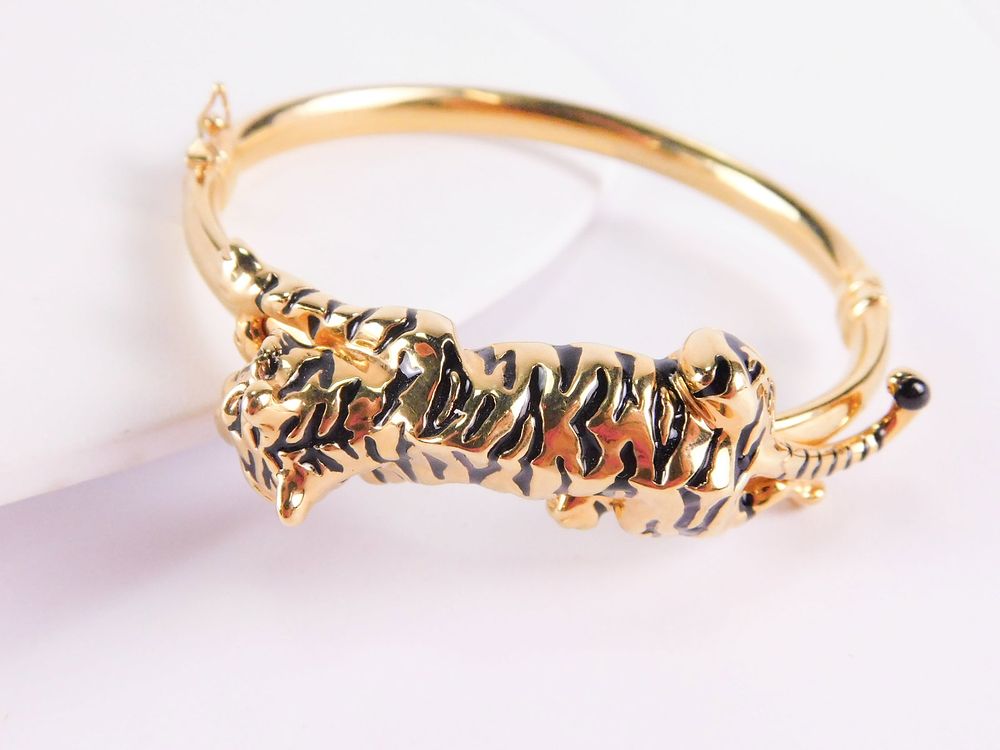 Lot 156: 14k Yellow Gold Tiger Bangle Bracelet