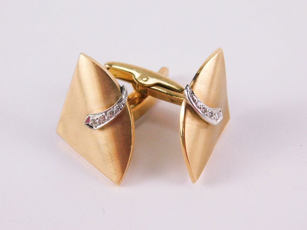 Lot 160: 14k & Diamond Men's Cufflinks