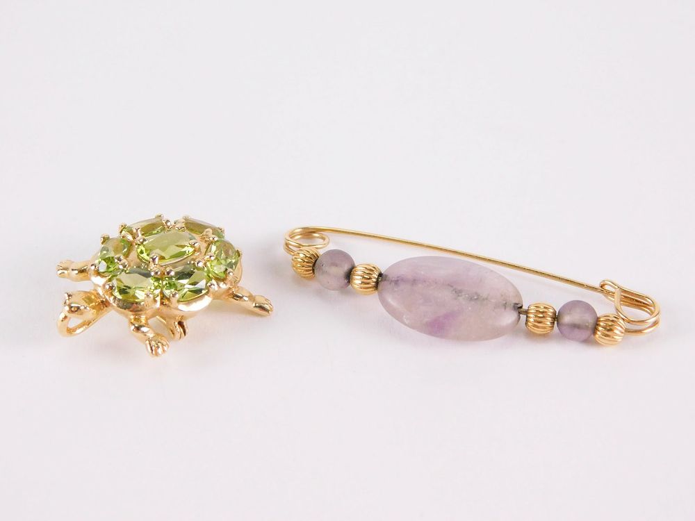Lot 167: 14k Yellow Gold Pin Lot