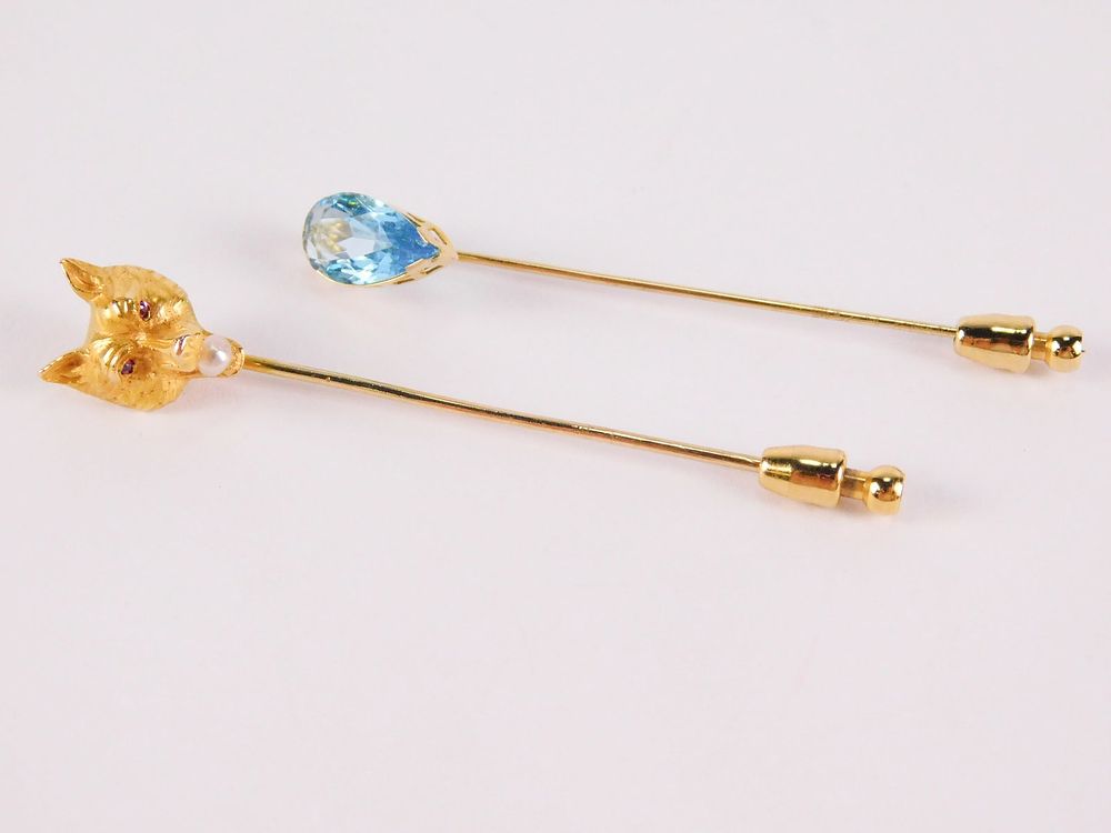Lot 168: Lot of 2 14k Yellow Gold Stick Pins