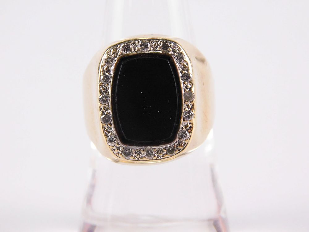 Lot 179: 10k Yellow Gold Ring