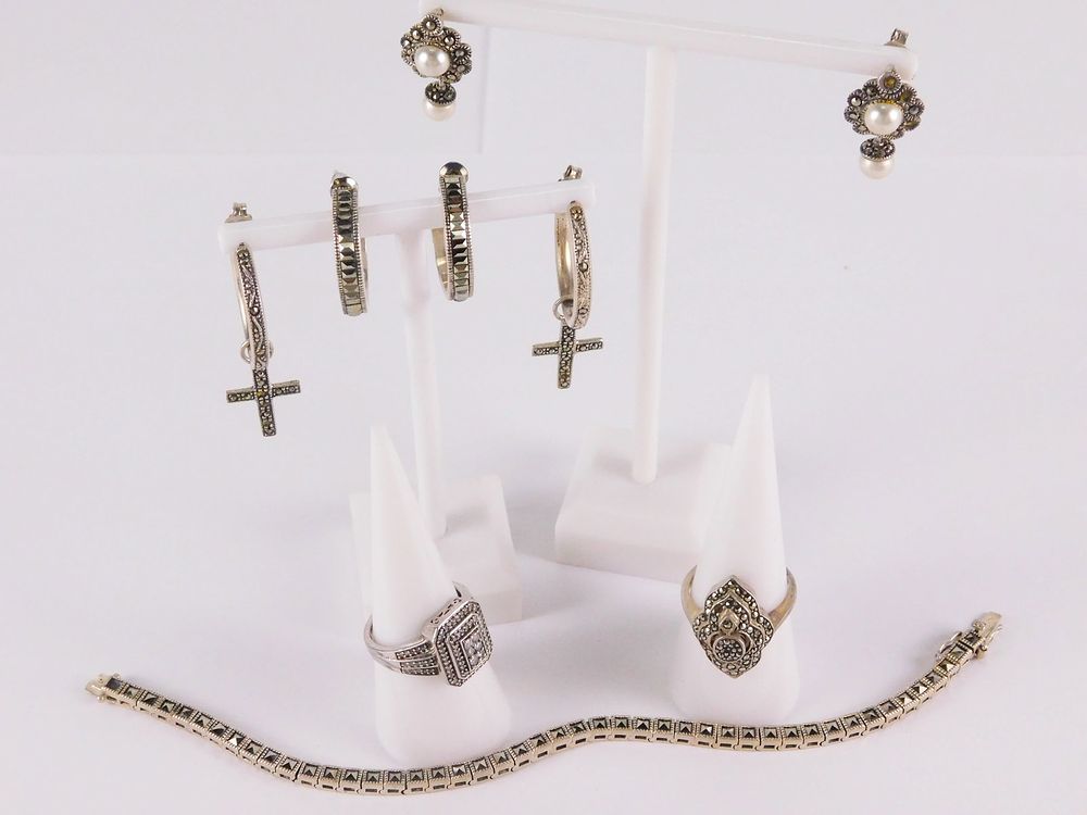 Lot 186: Lot of Sterling Silver Jewelry