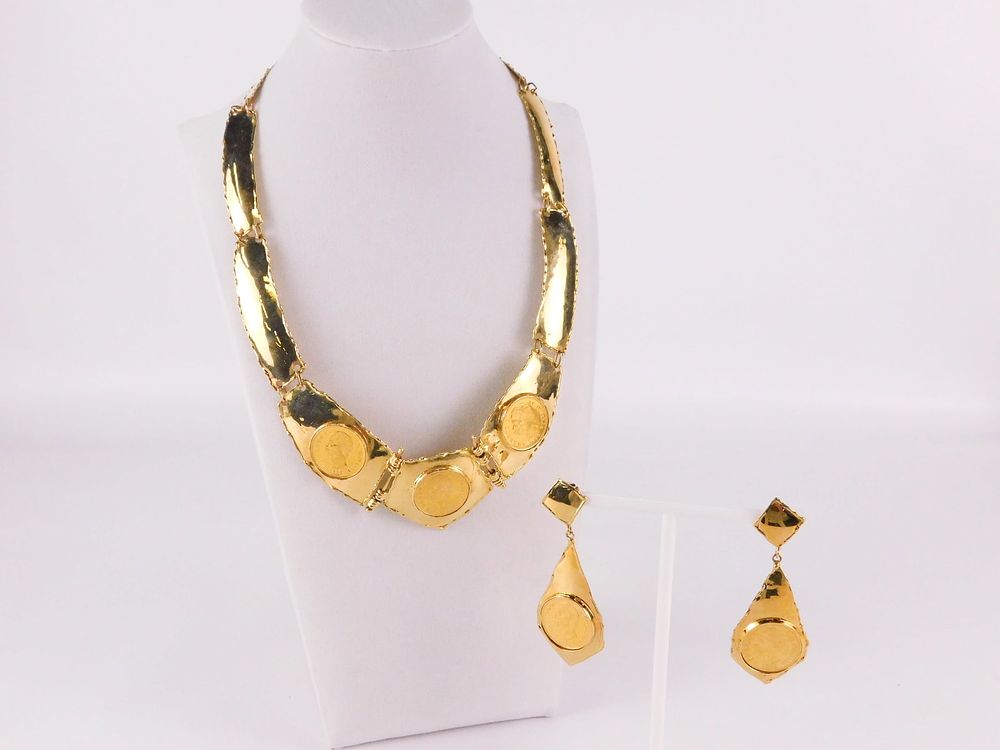 Lot 190: 18k Yellow Gold Necklace and Earring Set