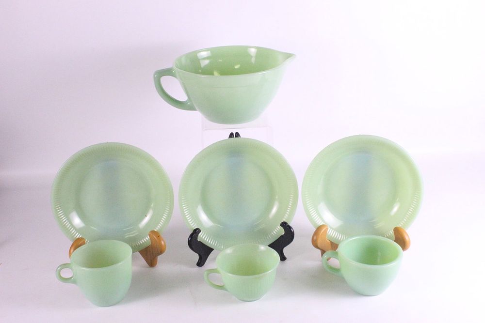 Lot 216: Lot of Vintage Jadeite Green Glassware