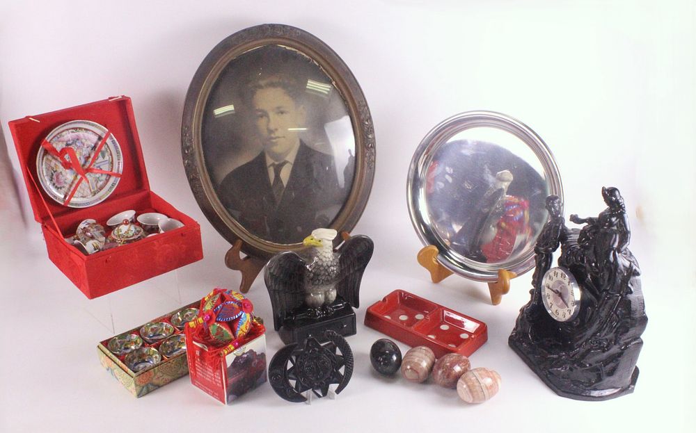 Lot 218: Lot of Vintage and Asian Collectibles