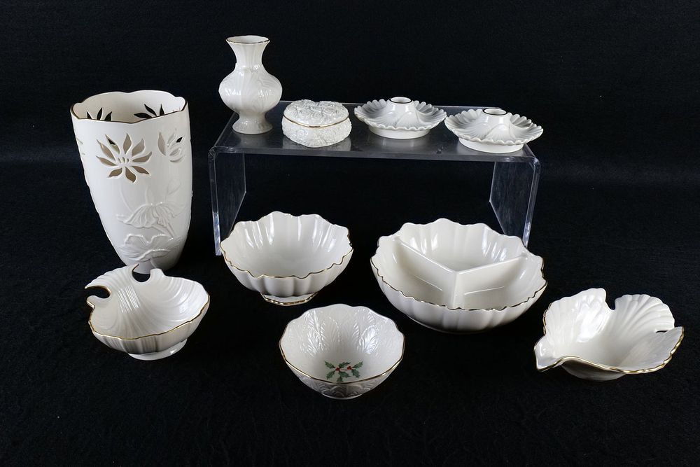 Lot 231: 10 Pieces Ivory Porcelain Lenox Giftware