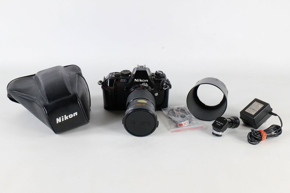 Lot 239: Nikon N2000 35mm Vintage Camera