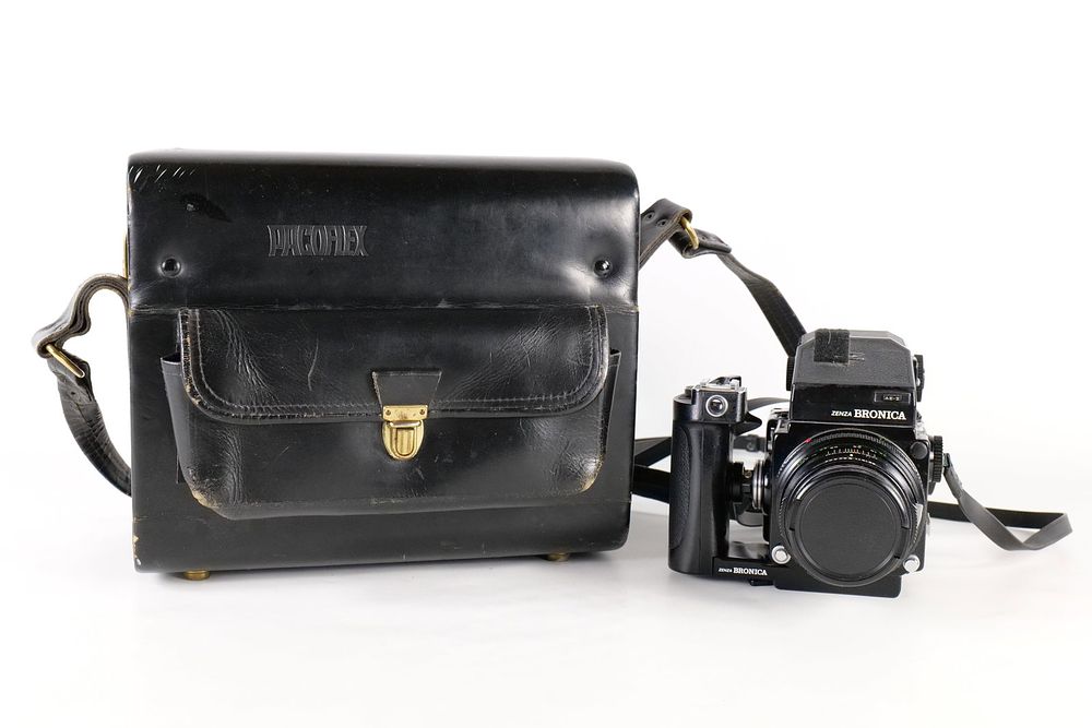 Lot 240: Zenza Bronica camera