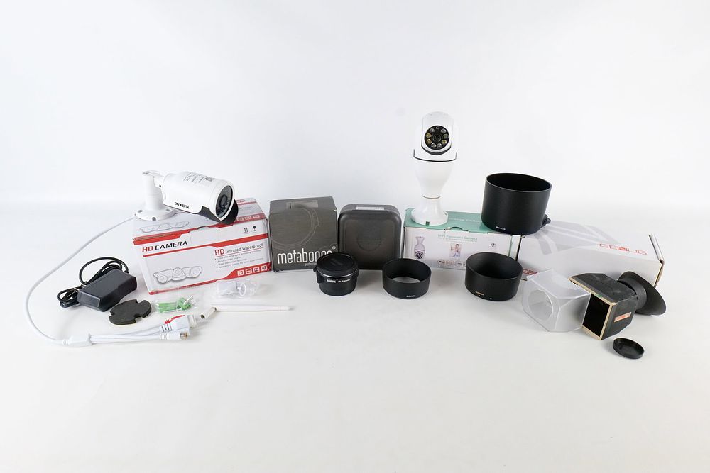 Lot 255: Assorted Camera Equipment