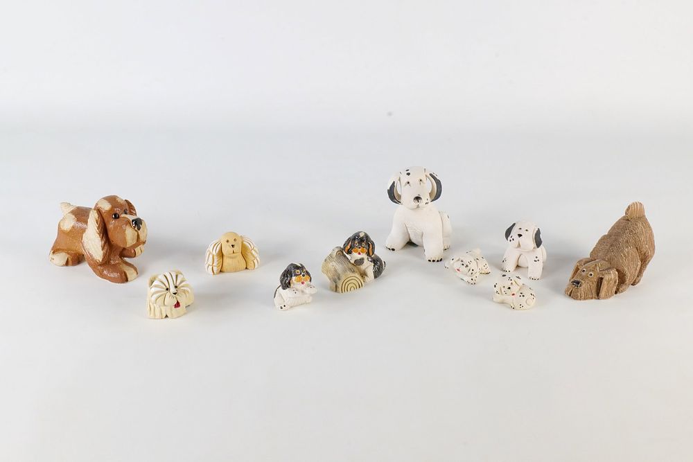 Lot 311: A Collection of Artesania Rinconada Figurines