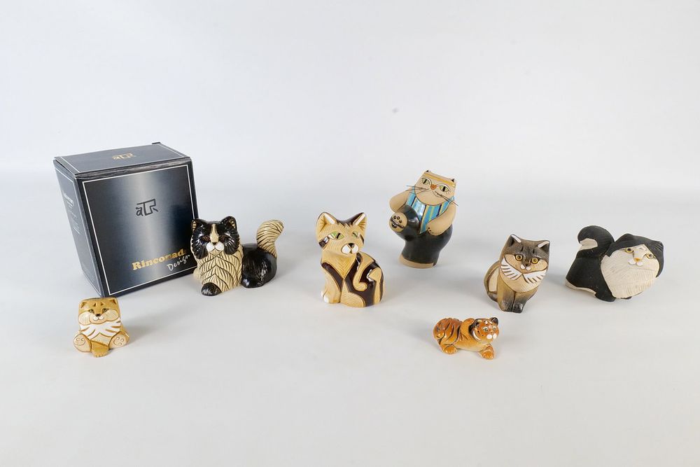 Lot 316: A Collection of Artesania Rinconada Figurines