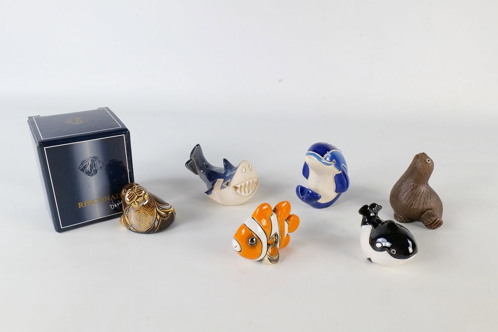 Lot 323: A Collection of Artesania Rinconada Figurines