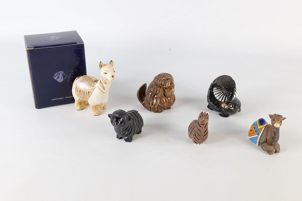 Lot 328: A Collection of Artesania Rinconada Figurines