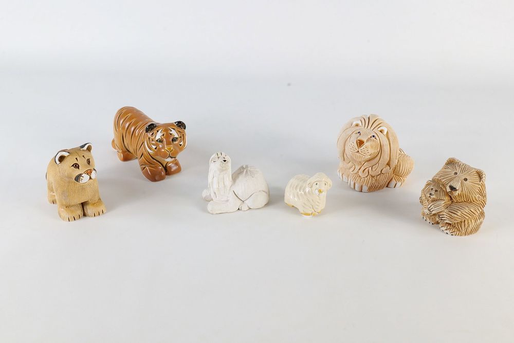 Lot 334: A Collection of Artesania Rinconada Figurines