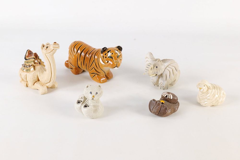 Lot 337: A Collection of Artesania Rinconada Figurines